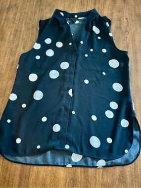 Halogen Black Sleeveless Polka Dot V-Neck Blouse